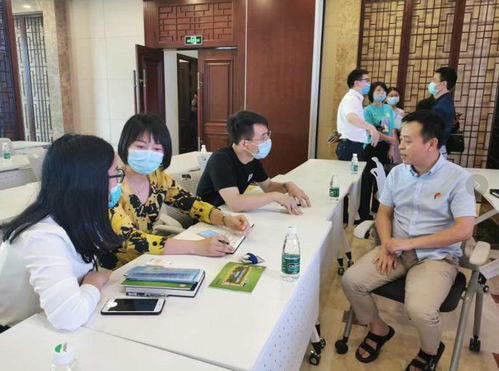 青羊區教育局機關黨支部開展教育政策進總部經濟區活動